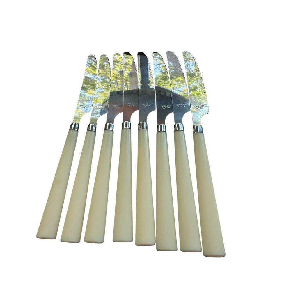 Vintage Cream Colored Plastic Handle Serrated knives 8 Pieces Made Taiwan 1970's